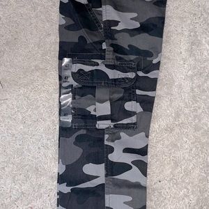 NEW!! Never worn Children’s Place Toddler Boys grey camouflage pants size 4T